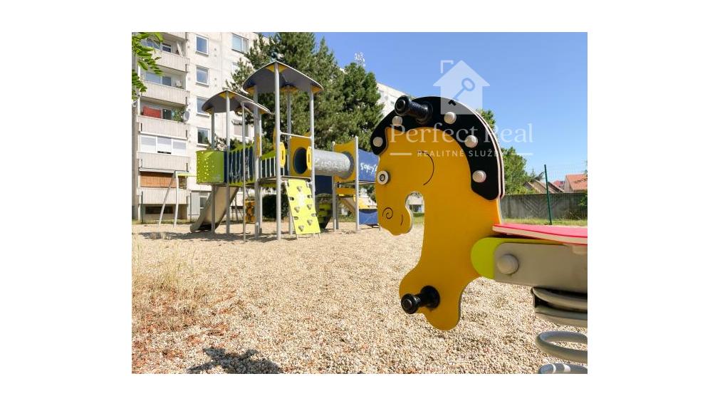 Pekný, moderný priestranný 3 izbový byt v obci Zlaté Klasy- slušná lokalita