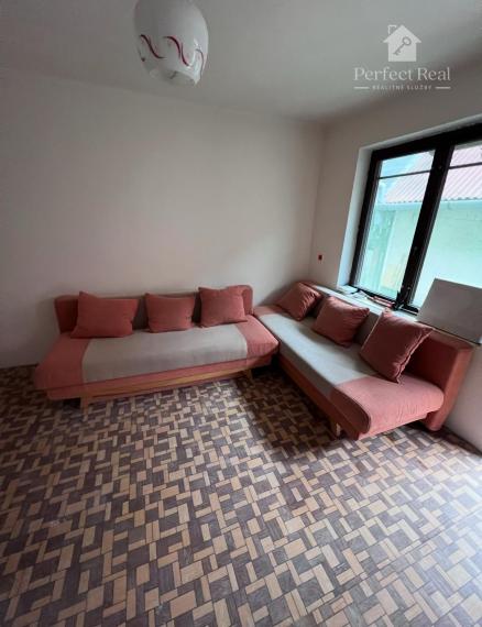 NA PREDAJ - Veľký Meder -  2 domy, 2 pozemky, 12 apartmánov