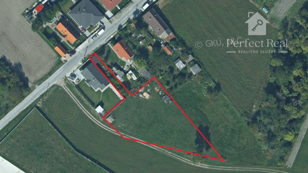 Veľký stavebný pozemok v pokojnej časti obce Lúč na Ostrove – ideálna príležitosť pre váš projekt!