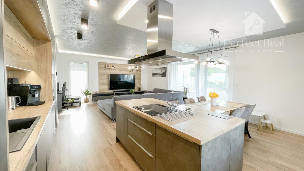 Nadštandardný, moderný 4 izbový RD s garážou v obci Štvrtok na Ostrove- NOVÁ CENA