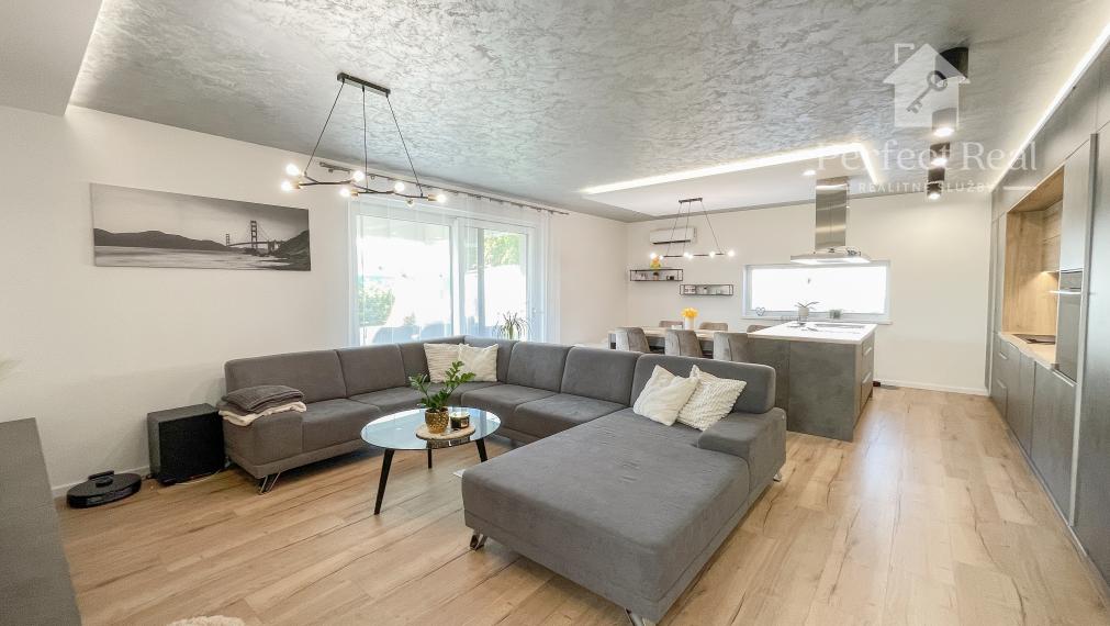 Nadštandardný, moderný 4 izbový RD s garážou v obci Štvrtok na Ostrove- NOVÁ CENA