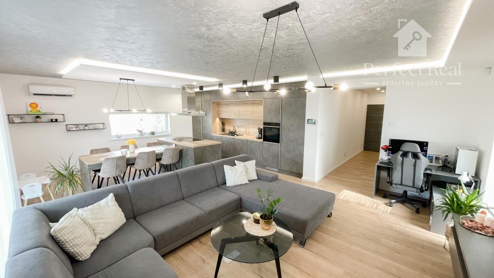 Nadštandardný, moderný 4 izbový RD s garážou v obci Štvrtok na Ostrove- NOVÁ CENA