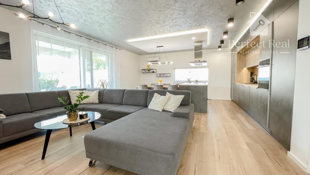 Nadštandardný, moderný 4 izbový RD s garážou v obci Štvrtok na Ostrove- NOVÁ CENA