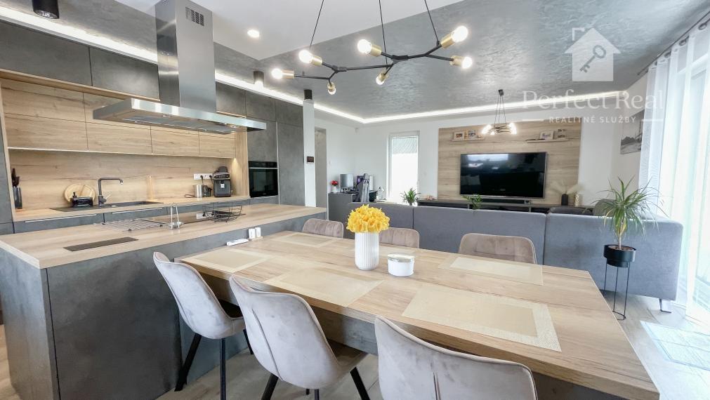 Nadštandardný, moderný 4 izbový RD s garážou v obci Štvrtok na Ostrove- NOVÁ CENA