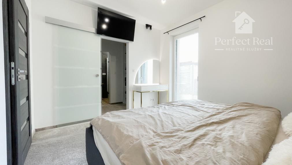 Nadštandardný, moderný 4 izbový RD s garážou v obci Štvrtok na Ostrove- NOVÁ CENA