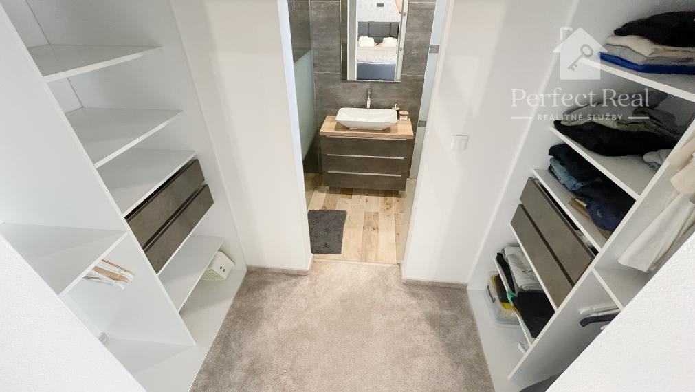 Nadštandardný, moderný 4 izbový RD s garážou v obci Štvrtok na Ostrove- NOVÁ CENA