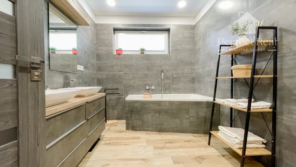 Nadštandardný, moderný 4 izbový RD s garážou v obci Štvrtok na Ostrove- NOVÁ CENA