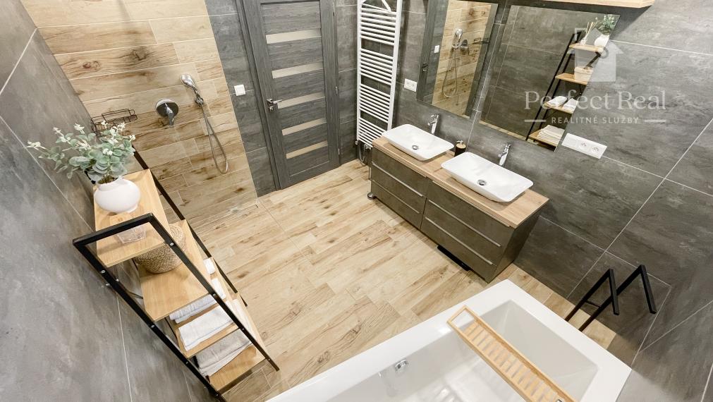 Nadštandardný, moderný 4 izbový RD s garážou v obci Štvrtok na Ostrove- NOVÁ CENA