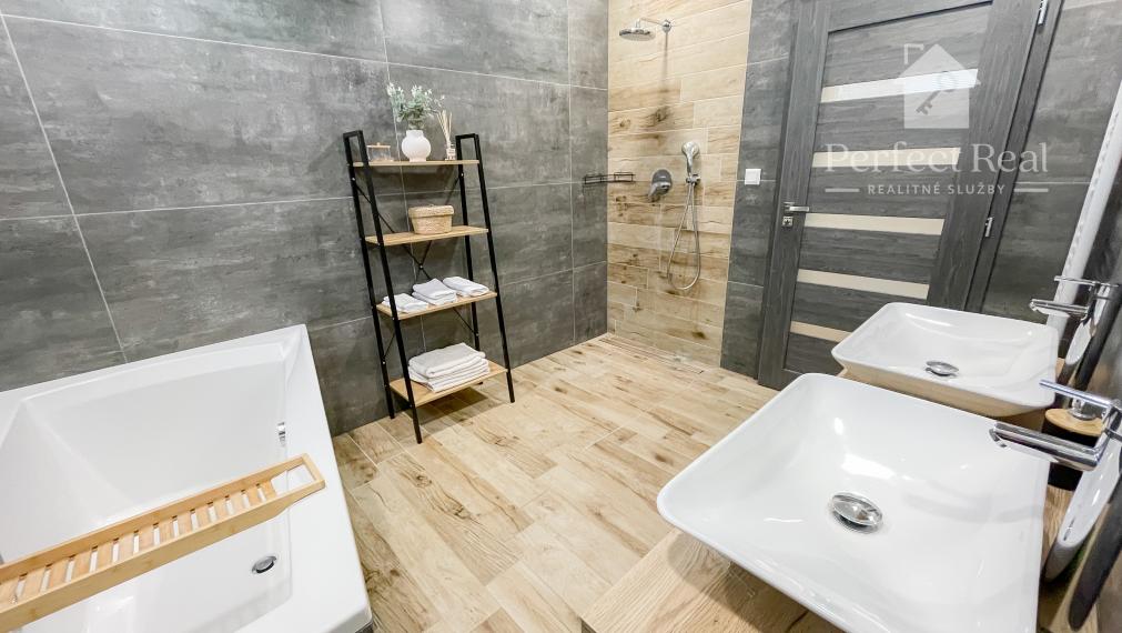 Nadštandardný, moderný 4 izbový RD s garážou v obci Štvrtok na Ostrove- NOVÁ CENA