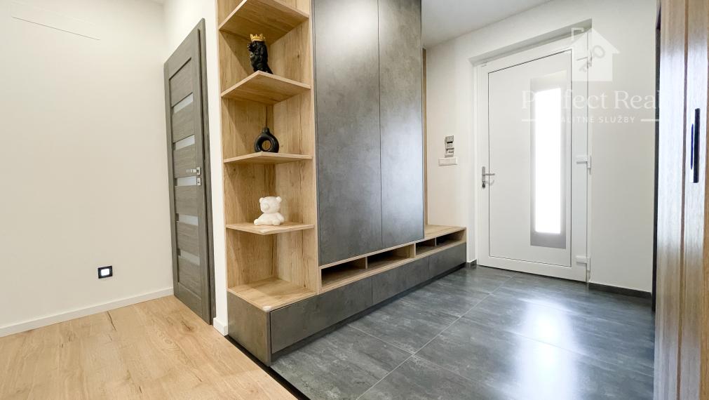 Nadštandardný, moderný 4 izbový RD s garážou v obci Štvrtok na Ostrove- NOVÁ CENA