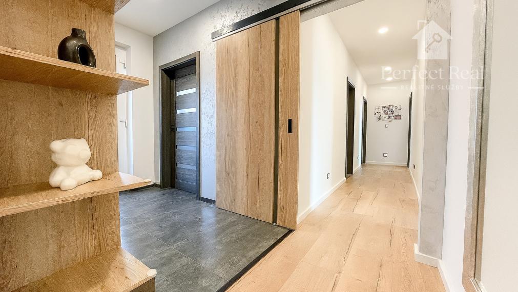 Nadštandardný, moderný 4 izbový RD s garážou v obci Štvrtok na Ostrove- NOVÁ CENA