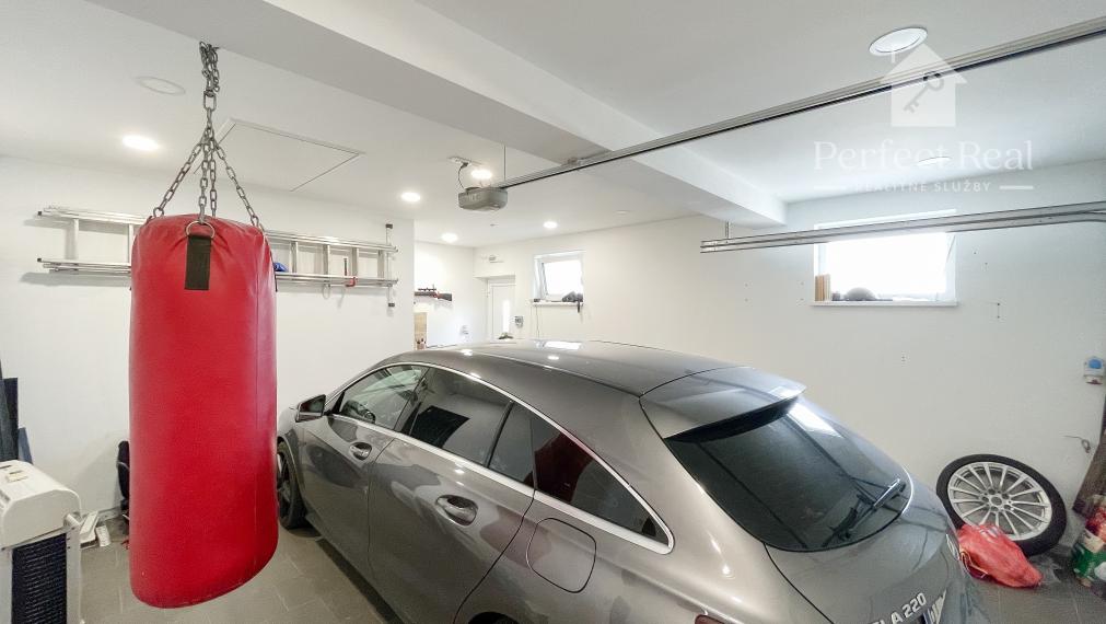 Nadštandardný, moderný 4 izbový RD s garážou v obci Štvrtok na Ostrove- NOVÁ CENA