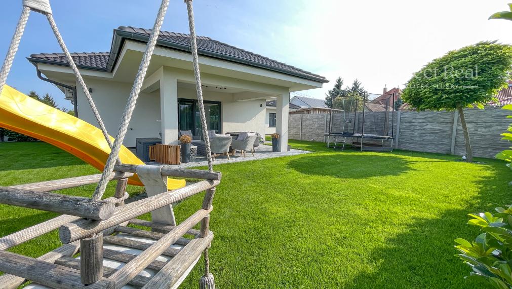 Nadštandardný, moderný 4 izbový RD s garážou v obci Štvrtok na Ostrove- NOVÁ CENA