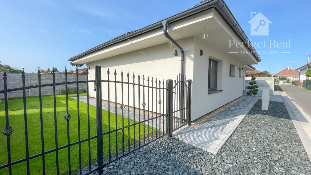 Nadštandardný, moderný 4 izbový RD s garážou v obci Štvrtok na Ostrove- NOVÁ CENA