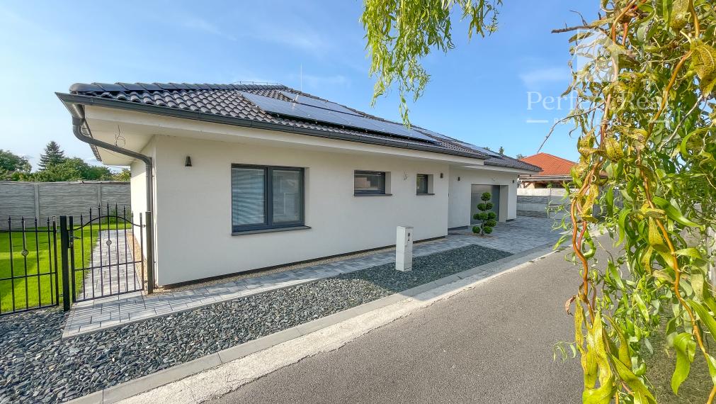 Nadštandardný, moderný 4 izbový RD s garážou v obci Štvrtok na Ostrove- NOVÁ CENA