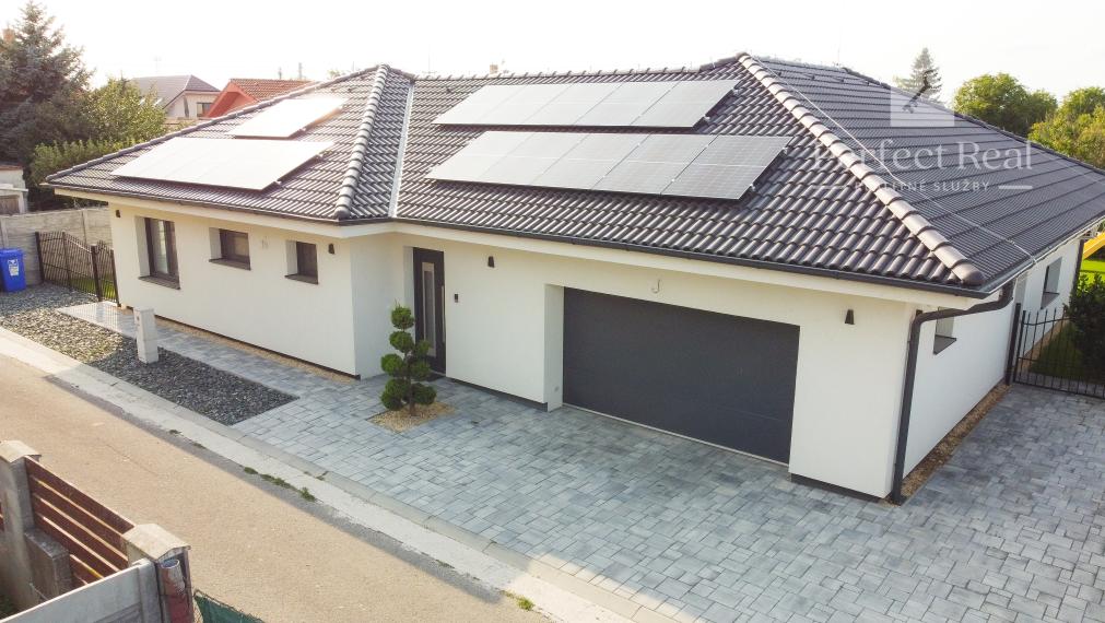 Nadštandardný, moderný 4 izbový RD s garážou v obci Štvrtok na Ostrove- NOVÁ CENA