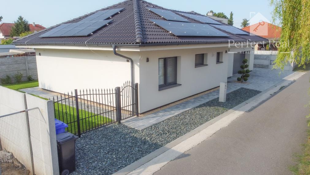 Nadštandardný, moderný 4 izbový RD s garážou v obci Štvrtok na Ostrove- NOVÁ CENA