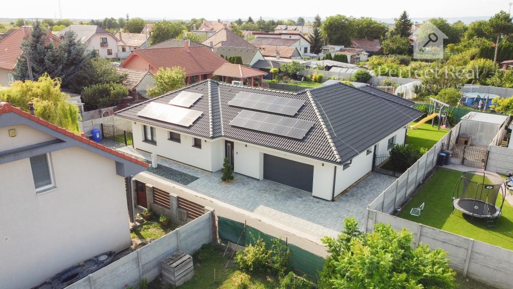 Nadštandardný, moderný 4 izbový RD s garážou v obci Štvrtok na Ostrove- NOVÁ CENA