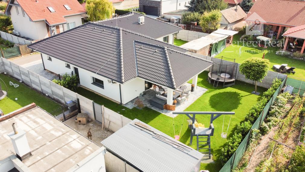 Nadštandardný, moderný 4 izbový RD s garážou v obci Štvrtok na Ostrove- NOVÁ CENA