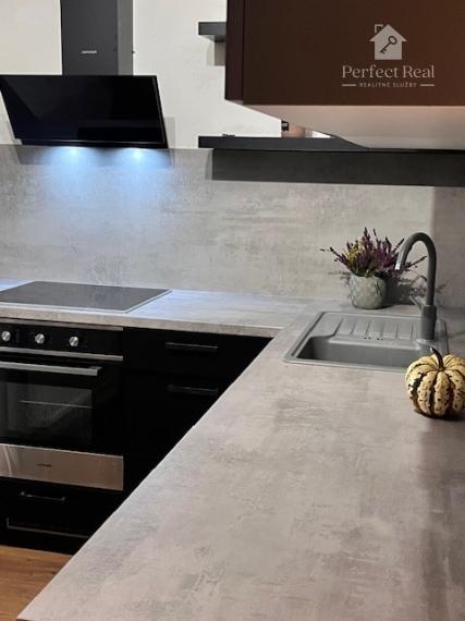 Na predaj 1. izbový prerobený byt 44,12m2 v Budmericiach.