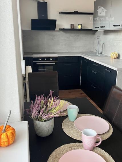 Na predaj 1. izbový prerobený byt 44,12m2 v Budmericiach.