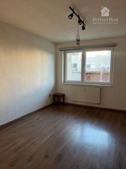 Na predaj 1. izbový prerobený byt 44,12m2 v Budmericiach.