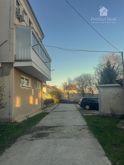 Na predaj 1. izbový prerobený byt 44,12m2 v Budmericiach.