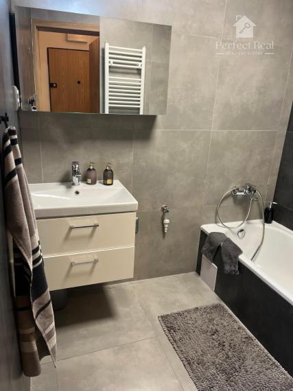 Na predaj 1. izbový prerobený byt 44,12m2 v Budmericiach.