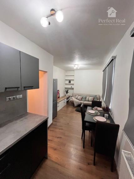 Na predaj 1. izbový prerobený byt 44,12m2 v Budmericiach.