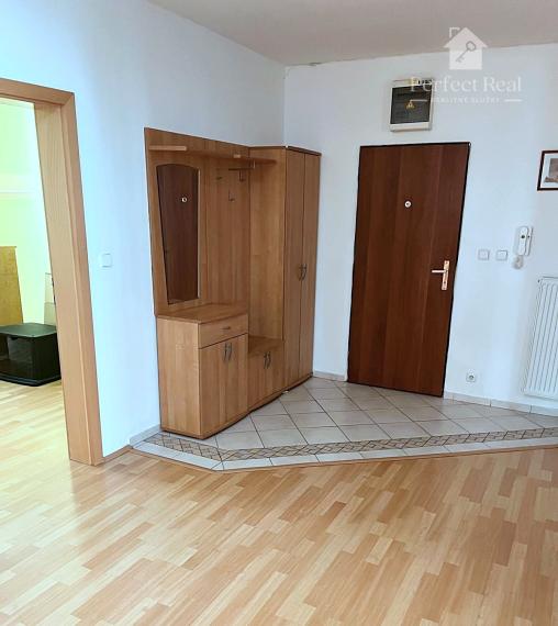 Prenájom 4izbový byt - blízko British school, parkovanie  v garáži