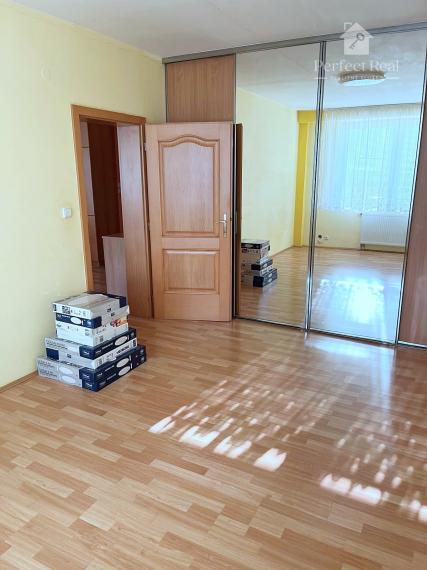 Prenájom 4izbový byt - blízko British school, parkovanie  v garáži