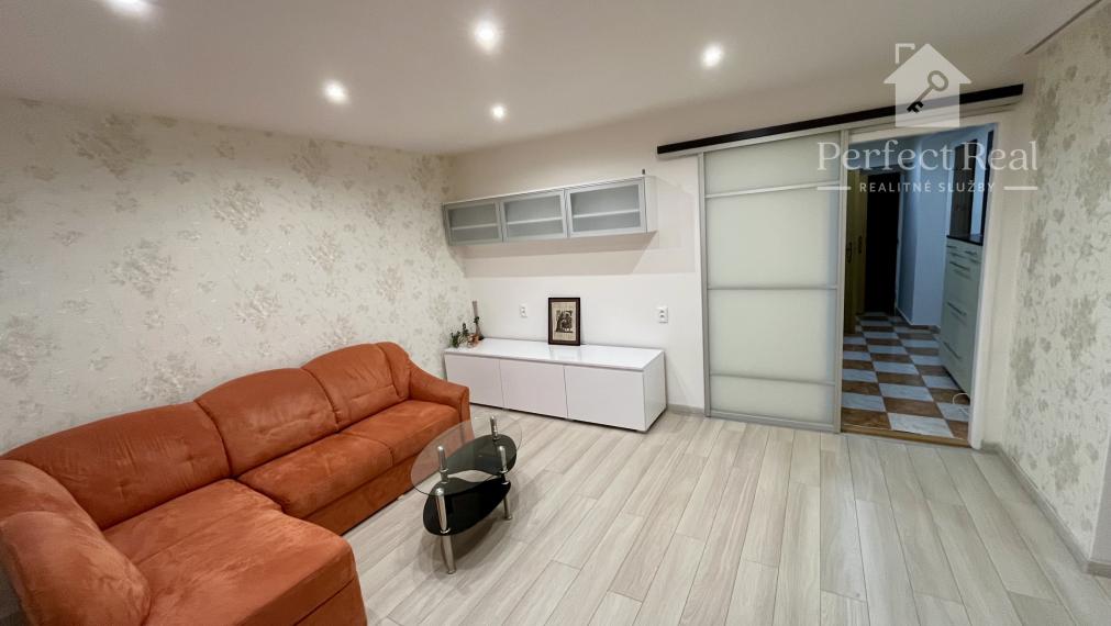 Prerobený, 2 izbový byt so záhradkou v obci Zlaté Klasy- 2 murované pivnice