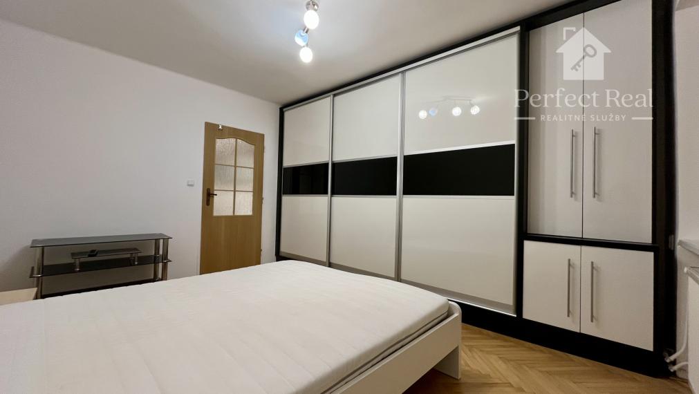 Prerobený, 2 izbový byt so záhradkou v obci Zlaté Klasy- 2 murované pivnice