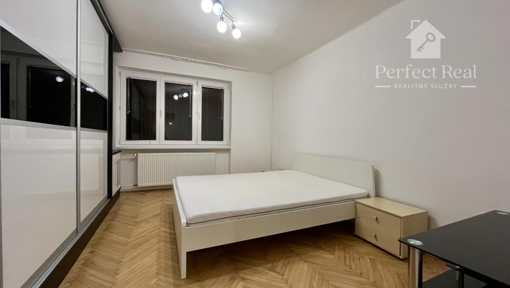 Prerobený, 2 izbový byt so záhradkou v obci Zlaté Klasy- 2 murované pivnice