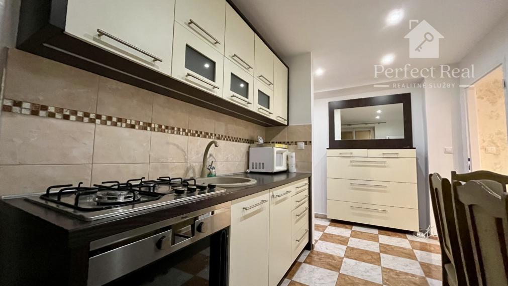 Prerobený, 2 izbový byt so záhradkou v obci Zlaté Klasy- 2 murované pivnice