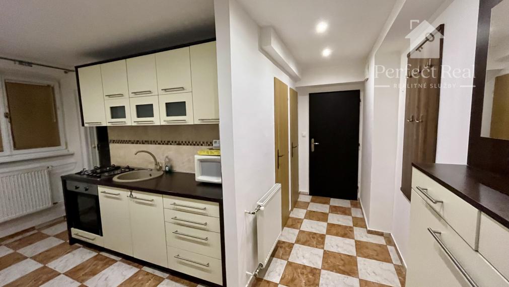 Prerobený, 2 izbový byt so záhradkou v obci Zlaté Klasy- 2 murované pivnice