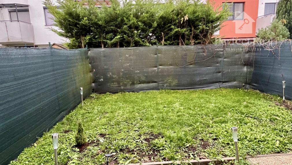 2 izbový byt so záhradkou v obci Hviezdoslavov - perfektná lokalita