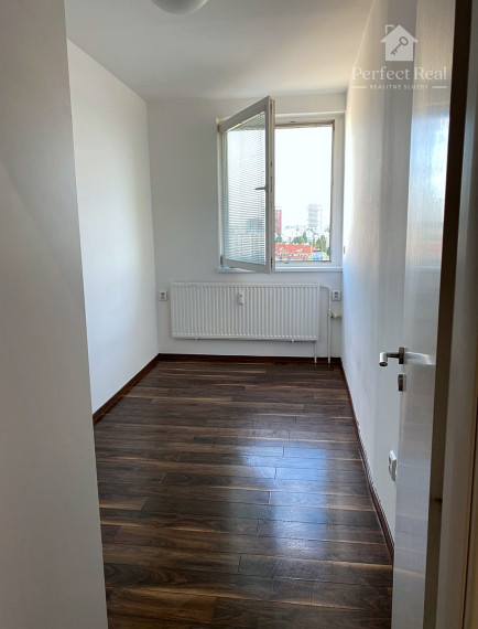 Prenájom dvojgarsónka DELUXE  s balkónom a klimatizáciou