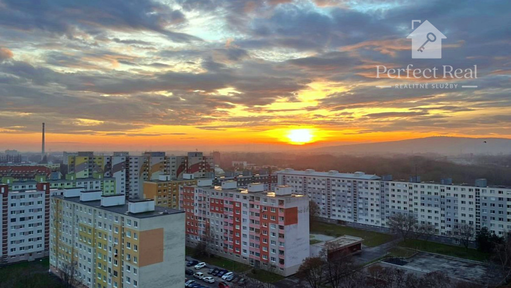 Prenájom dvojgarsónka DELUXE  s balkónom a klimatizáciou