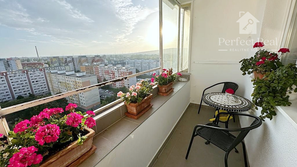 Prenájom dvojgarsónka DELUXE  s balkónom a klimatizáciou