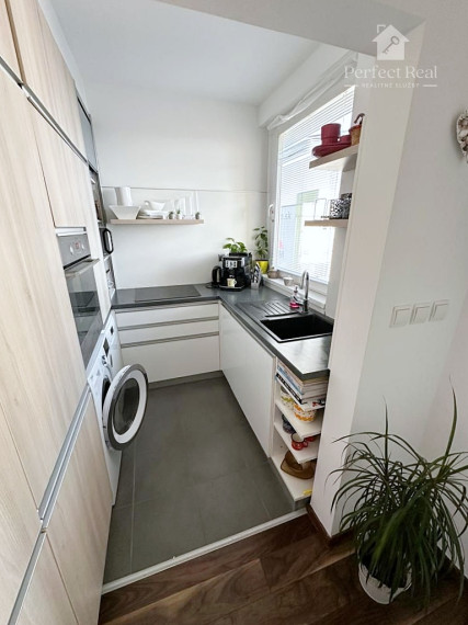 Prenájom dvojgarsónka DELUXE  s balkónom a klimatizáciou