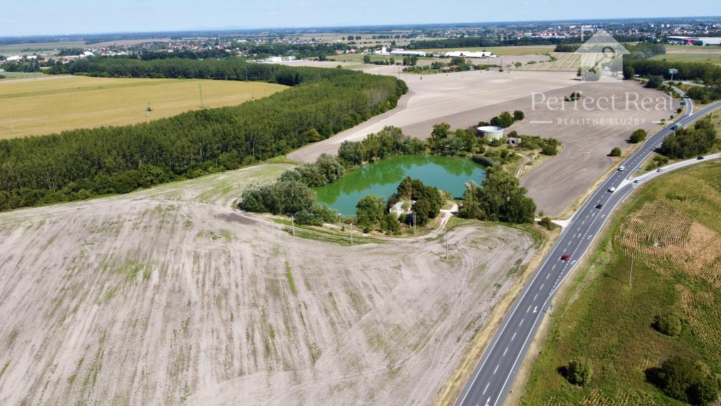 Pozemok pri Lesnokračanskom jazere, okr. DS