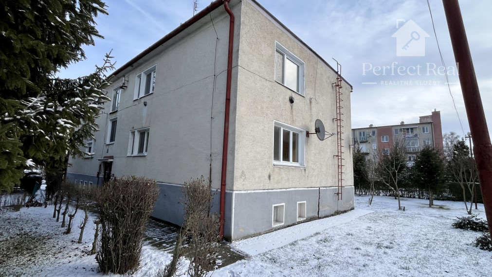 Prerobený, 2 izbový byt so záhradkou v obci Zlaté Klasy- 2 murované pivnice