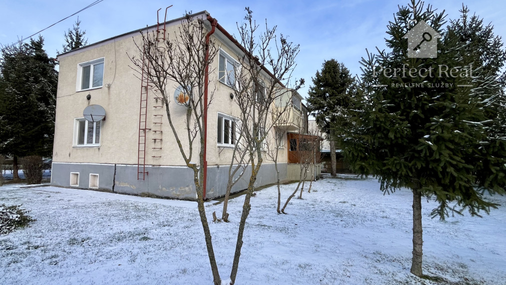 Prerobený, 2 izbový byt so záhradkou v obci Zlaté Klasy- 2 murované pivnice