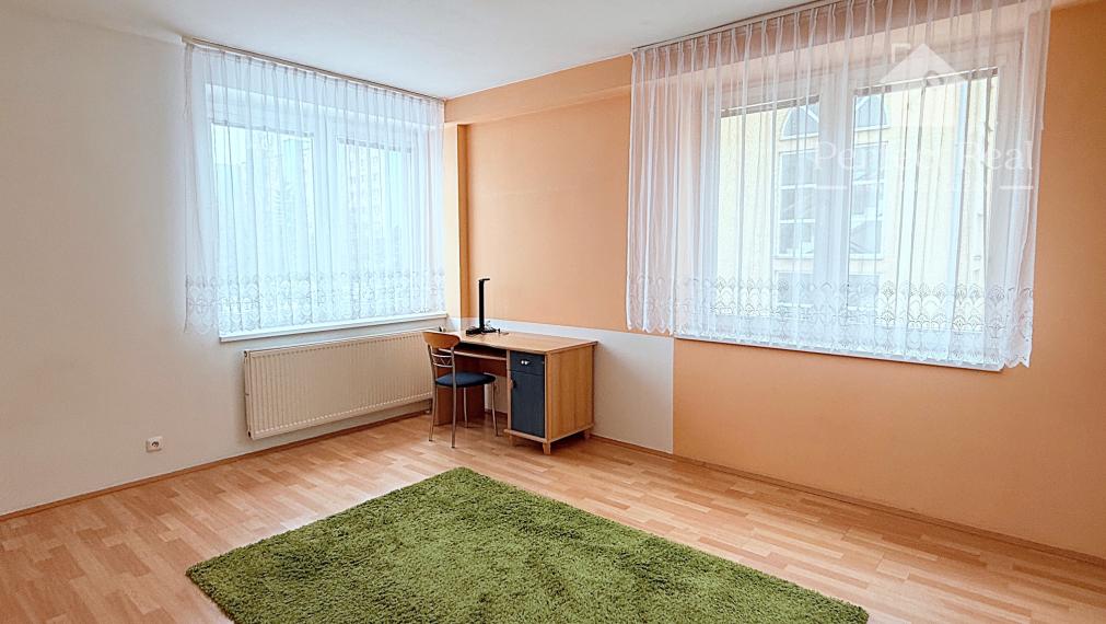 Prenájom 4izbový byt - pri BRITISH school, parkovanie  v garáži