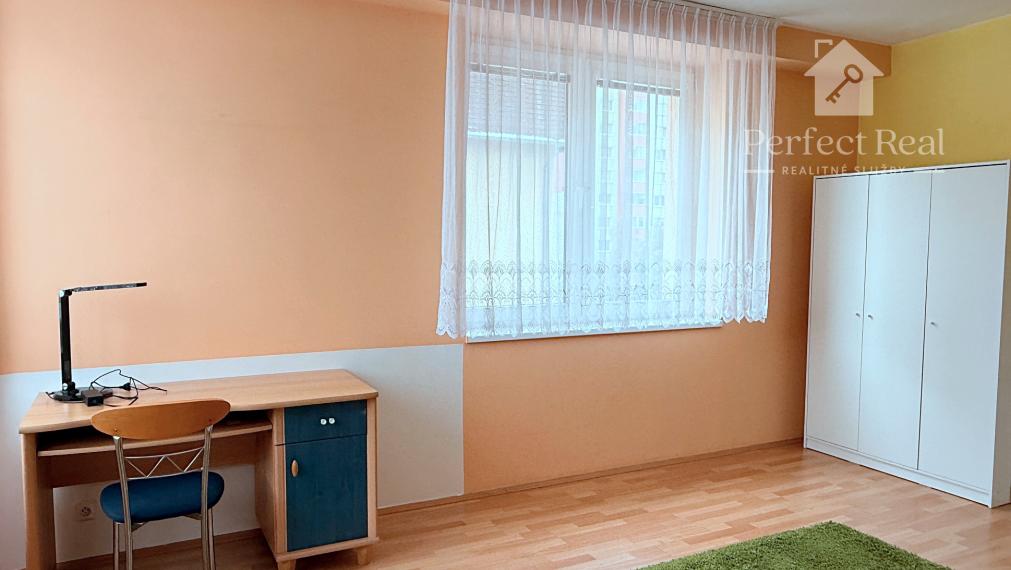 Prenájom 4izbový byt - pri BRITISH school, parkovanie  v garáži