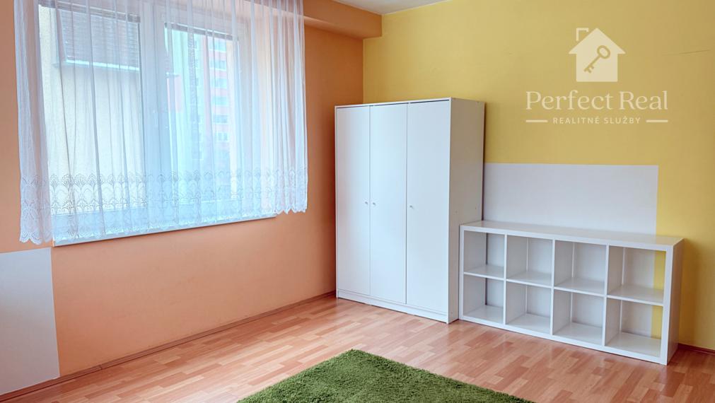 Prenájom 4izbový byt - pri BRITISH school, parkovanie  v garáži