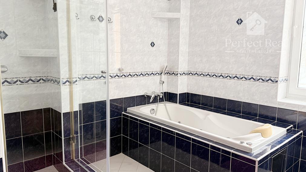 Prenájom 4izbový byt - pri BRITISH school, parkovanie  v garáži