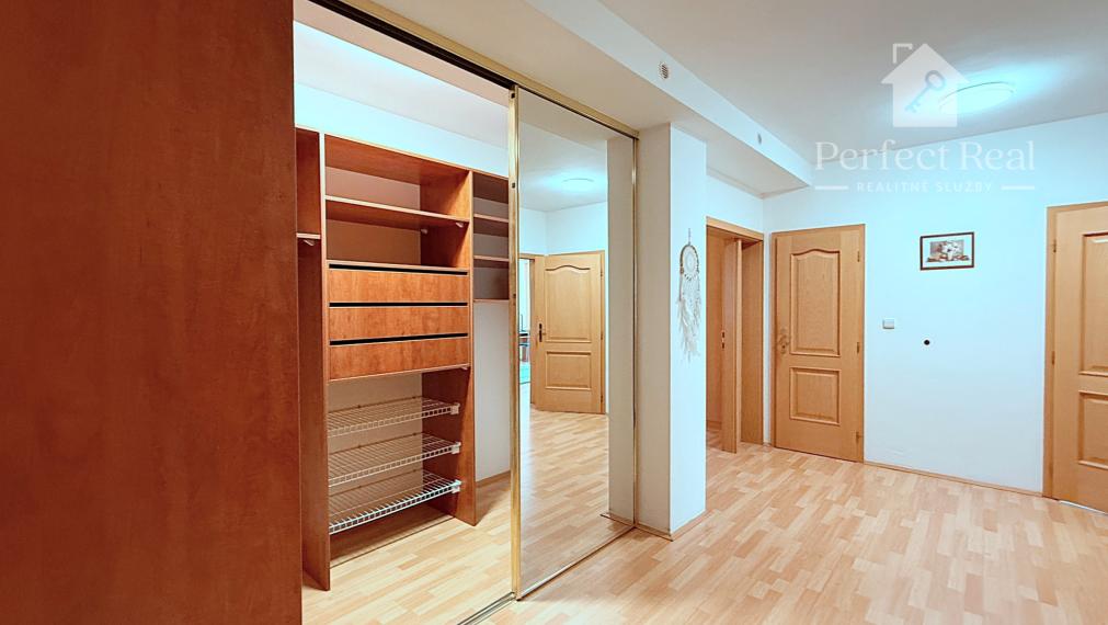 Prenájom 4izbový byt - pri BRITISH school, parkovanie  v garáži