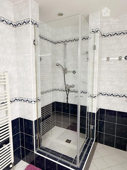 Prenájom 4izbový byt - pri BRITISH school, parkovanie  v garáži